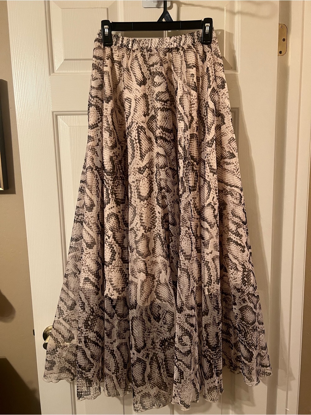 NWOT Chicwish Women’s Snake Print Chiffon Maxi Skirt Size XS/S